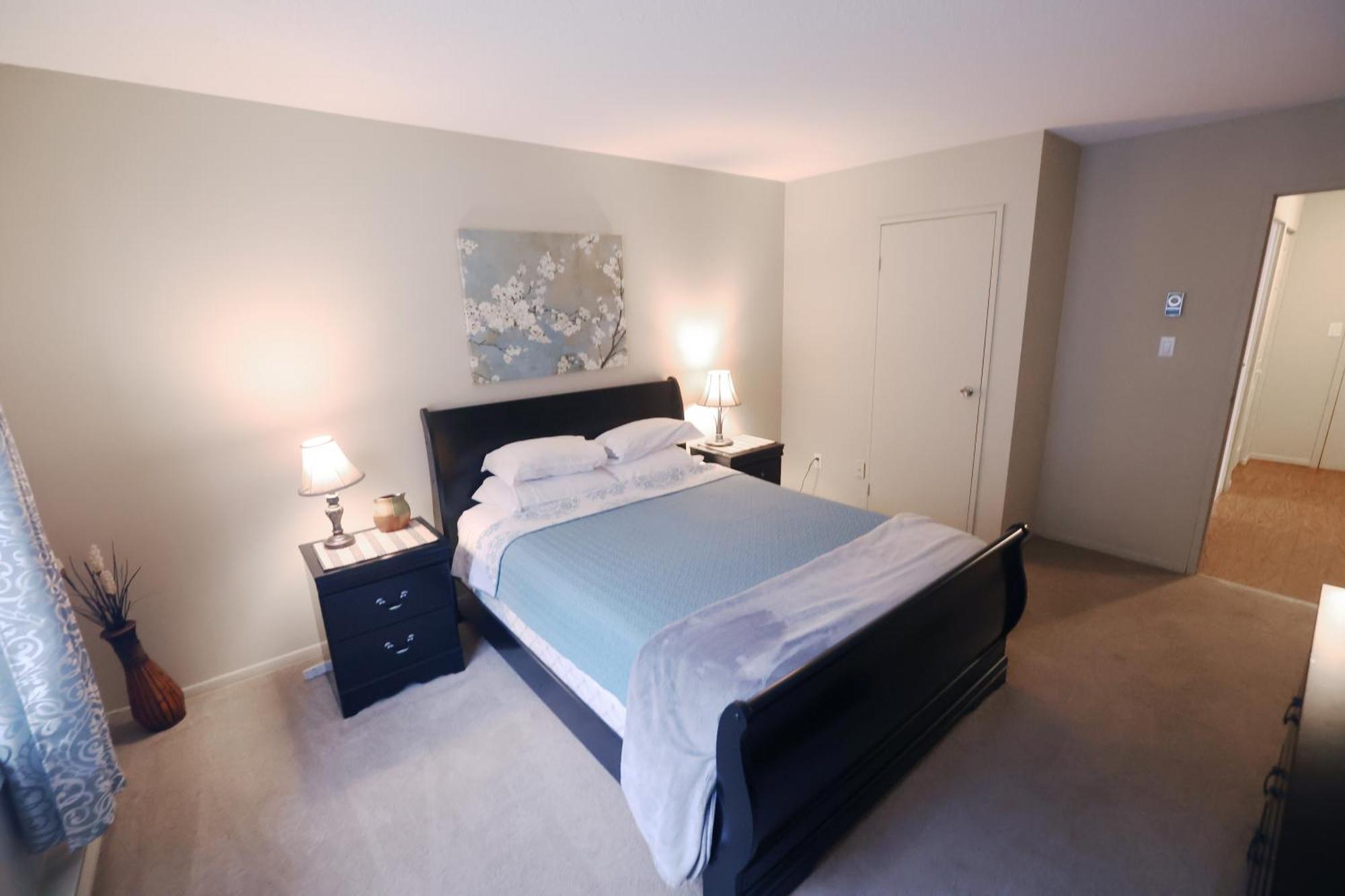 Апартаменты Paris Plaza Elliot Lake Экстерьер фото